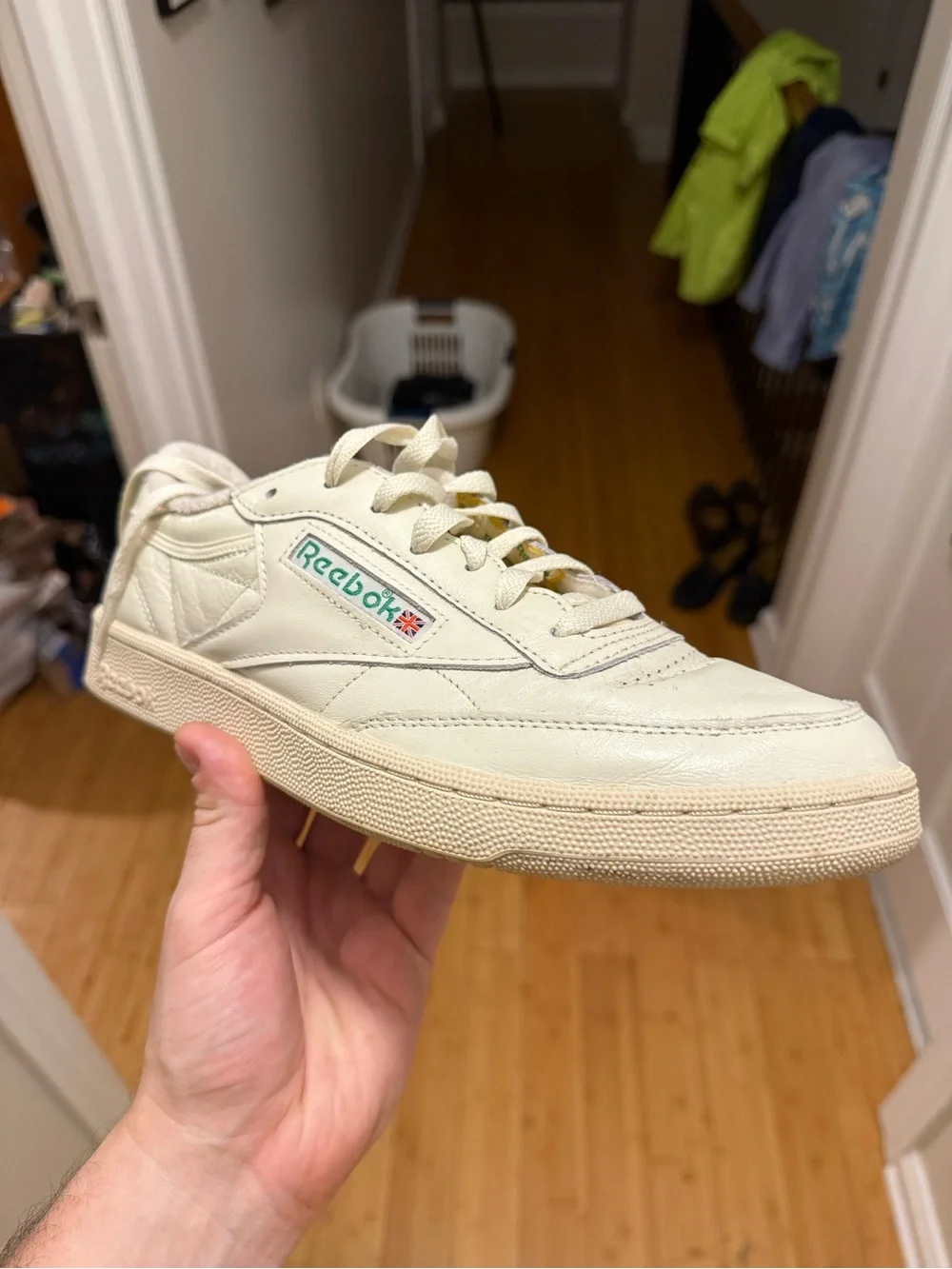 Reebok Cream Low-Top Leather Sneaker with Teal Logo